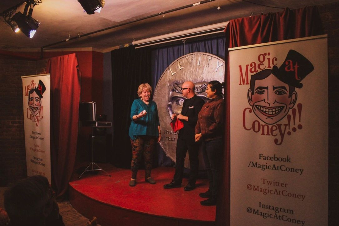 Anthony Sausa performing magic — photo 5